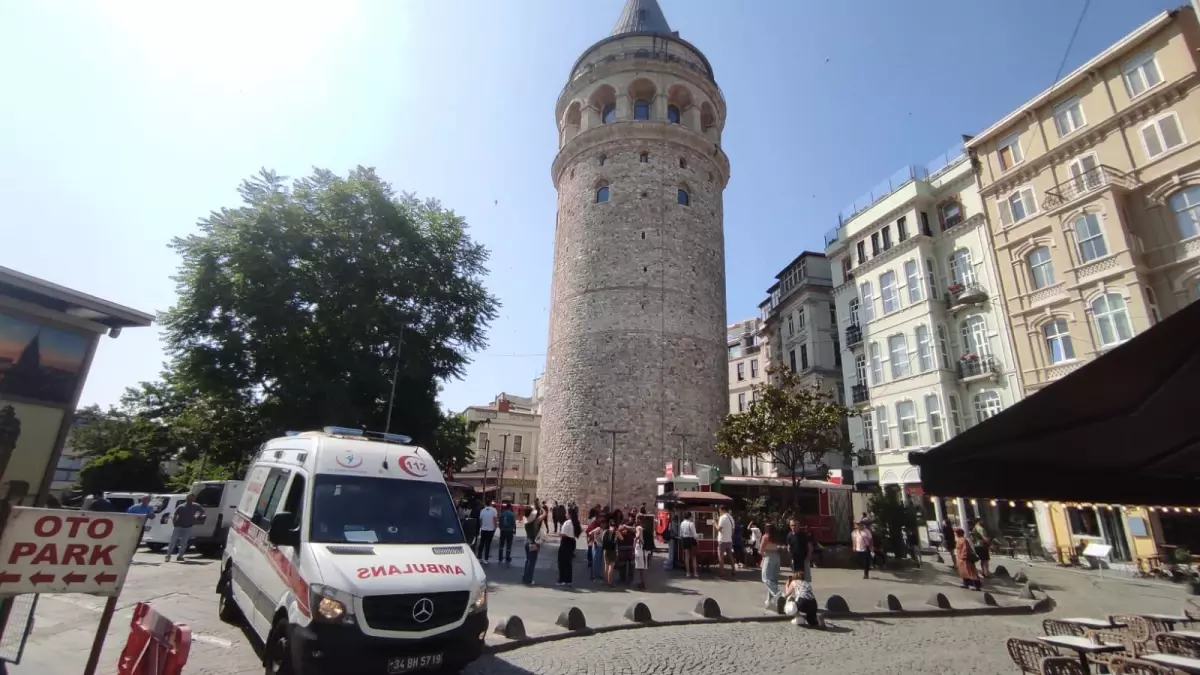 Galata Kulesi'nden Düşen Genç Hayatını Kaybetti