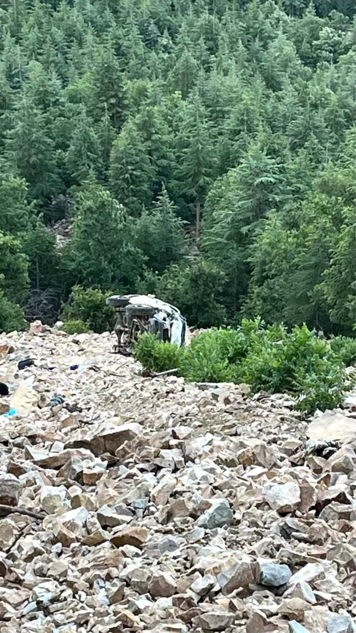 Gaziantep'te Aileyi Taşıyan Araç Uçuruma Düştü: 3 Ölü, 1 Yaralı