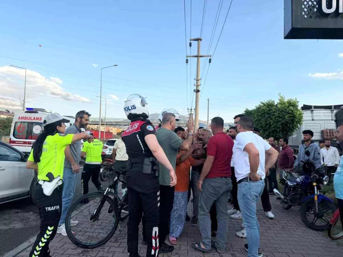 Iğdır'da Küçük Çocuğa Araç Çarptı, Aile Sürücüye Saldırmak İstedi