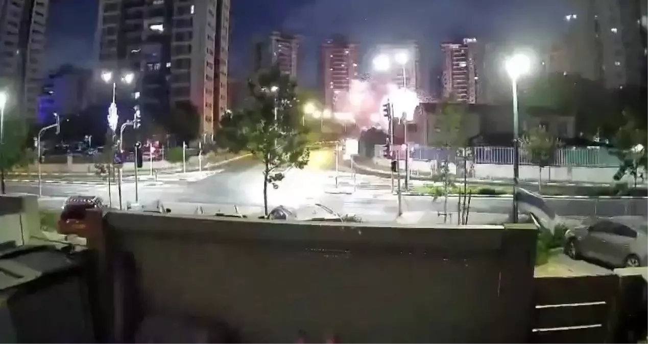 İran'ın İsrail'e Fırlattığı Füzeler Kentlere İsabet Etti