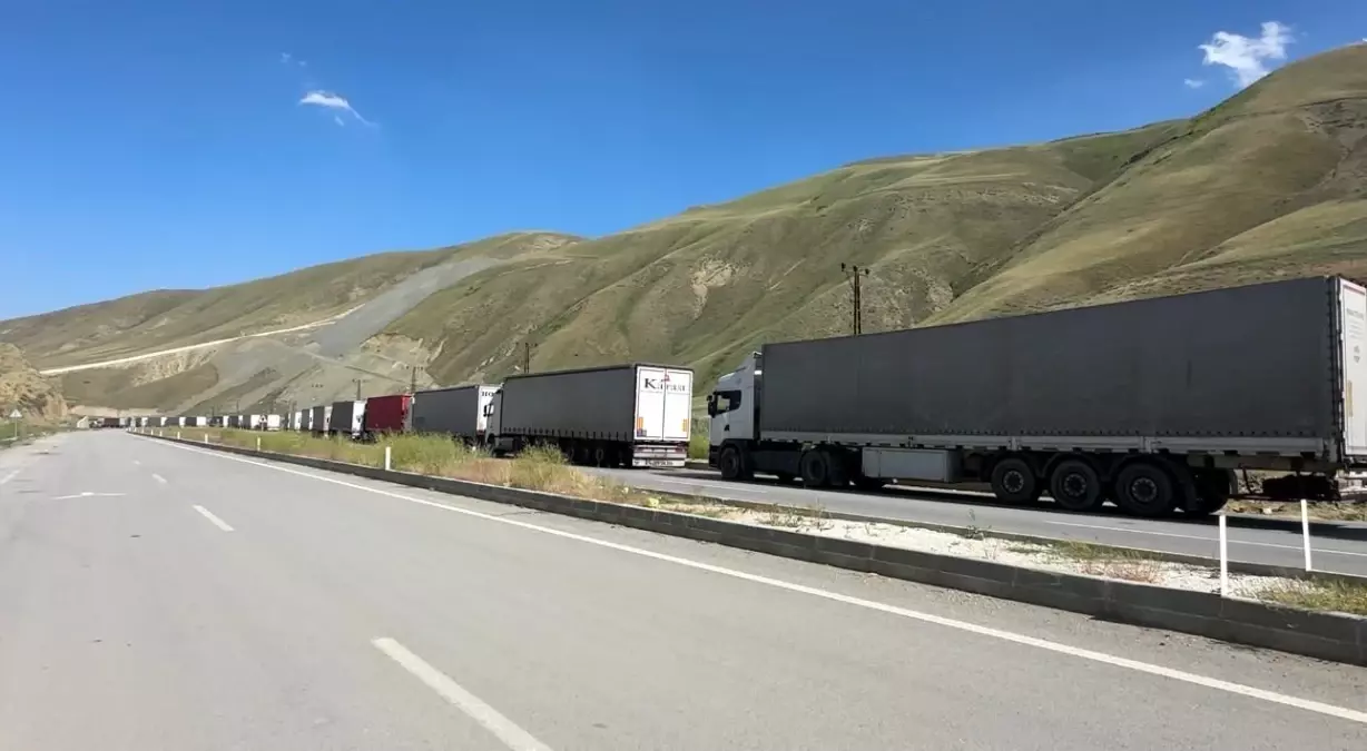 İran-İsrail Gerilimi Tır Kuyruğunu Uzattı