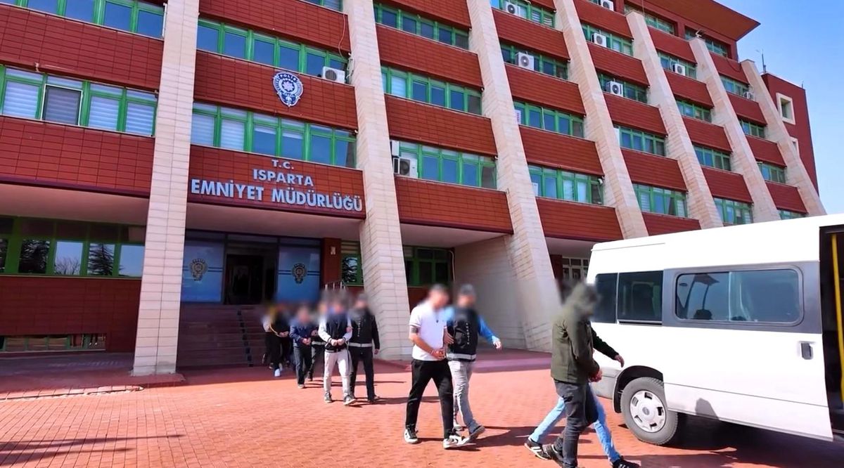 Isparta'da Narkotik Operasyonları: 5 Tutuklama, Binlerce Uyuşturucu Ele Geçirildi