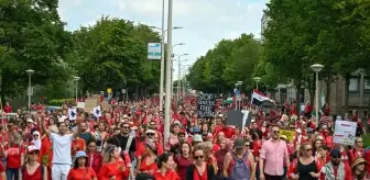Lahey'de son 20 yılın en büyük protestosu! 150 bin kişi Filistin için sokaklara indi