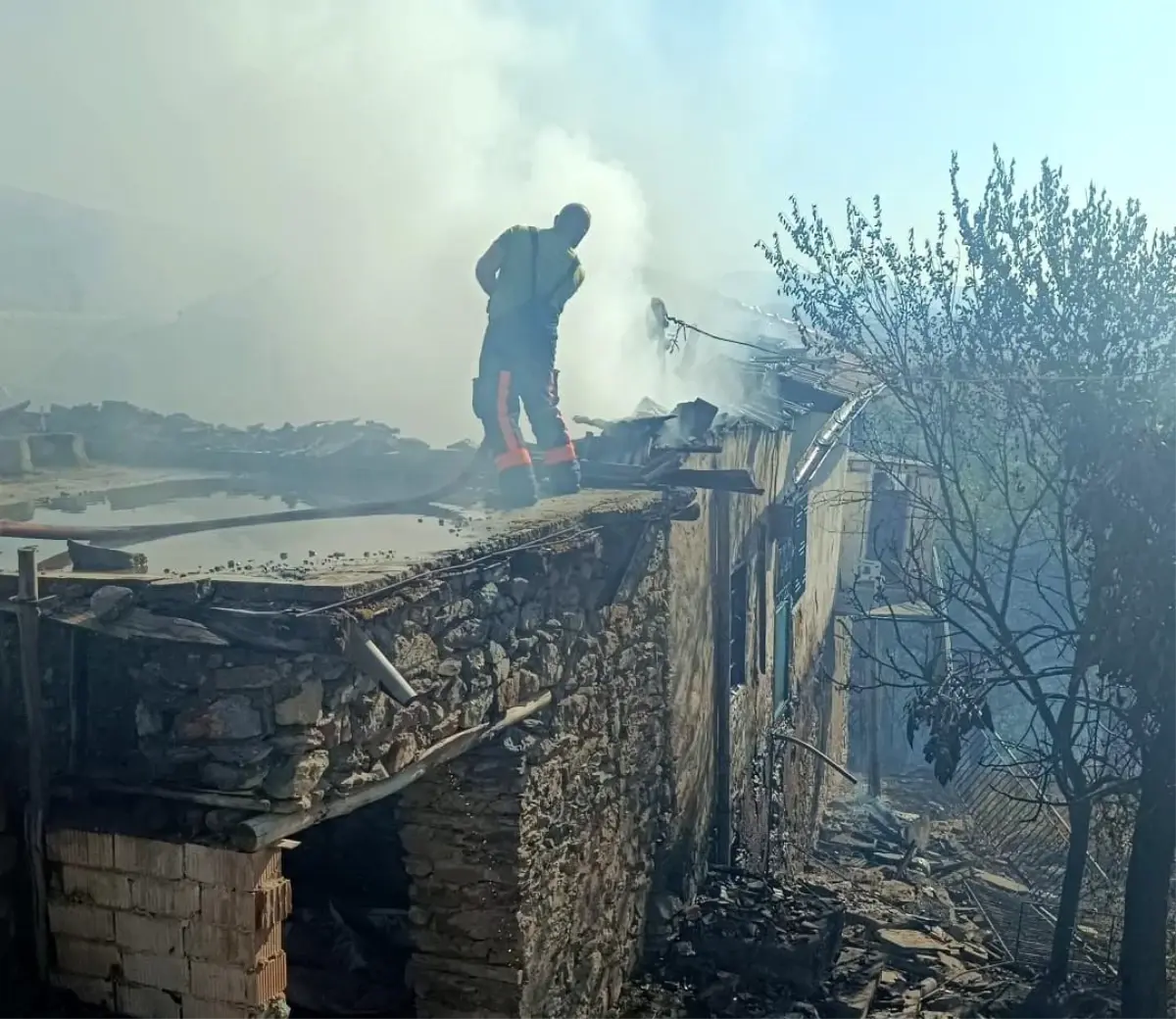 Malatya'da Korkutan Yangın: İki Ev Kullanılamaz Hale Geldi