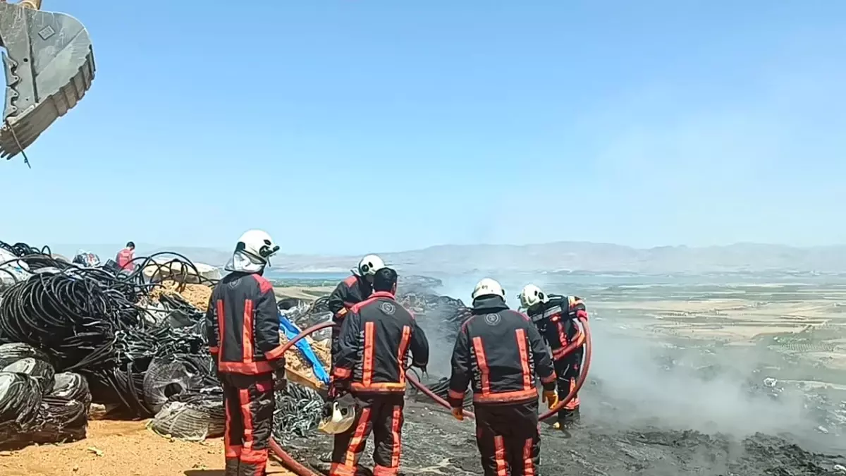 Malatya'da Şantiyede Yangın Paniğe Neden Oldu