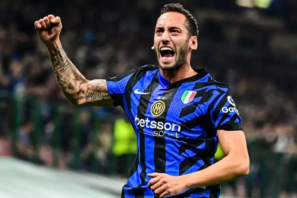 Menajeri İstanbul'a geliyor! Süper Lig devinden Hakan Çalhanoğlu bombası