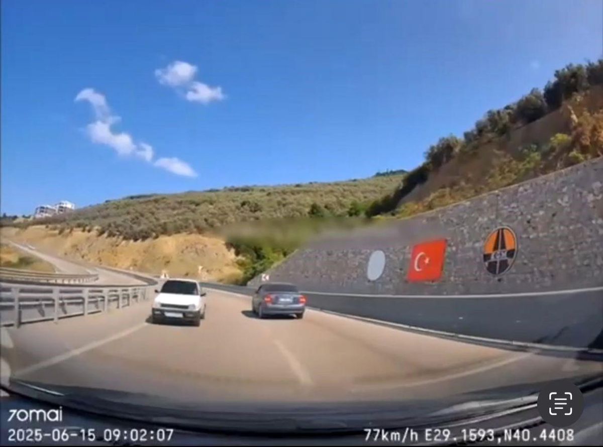 Bursa'da Otobanda Ters Yöne Giren Araç Trafiği Alt Üst Etti