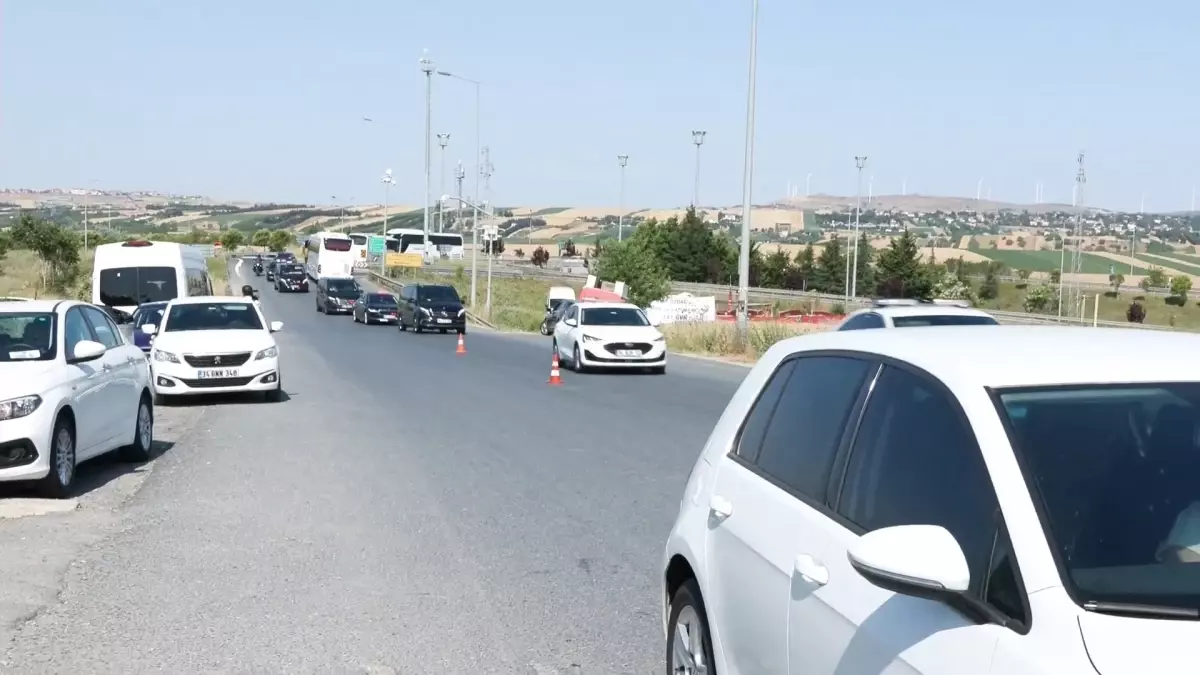 CHP Genel Başkanı Özgür Özel, İmamoğlu'nun Davasında Silivri'de