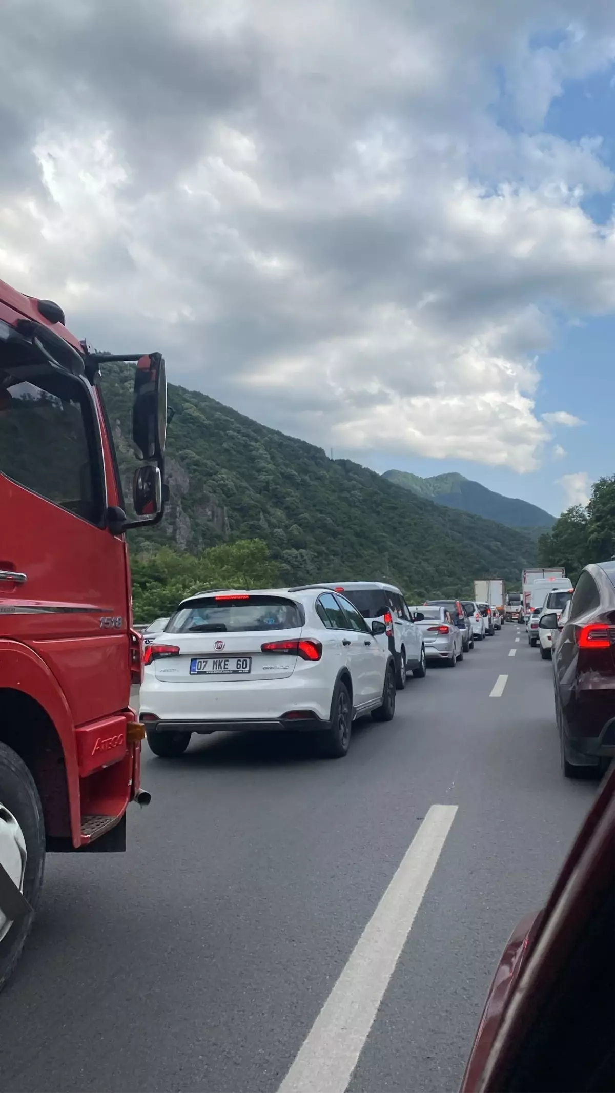 Geyve'de trafik kazasında 3 kişi yaralandı.