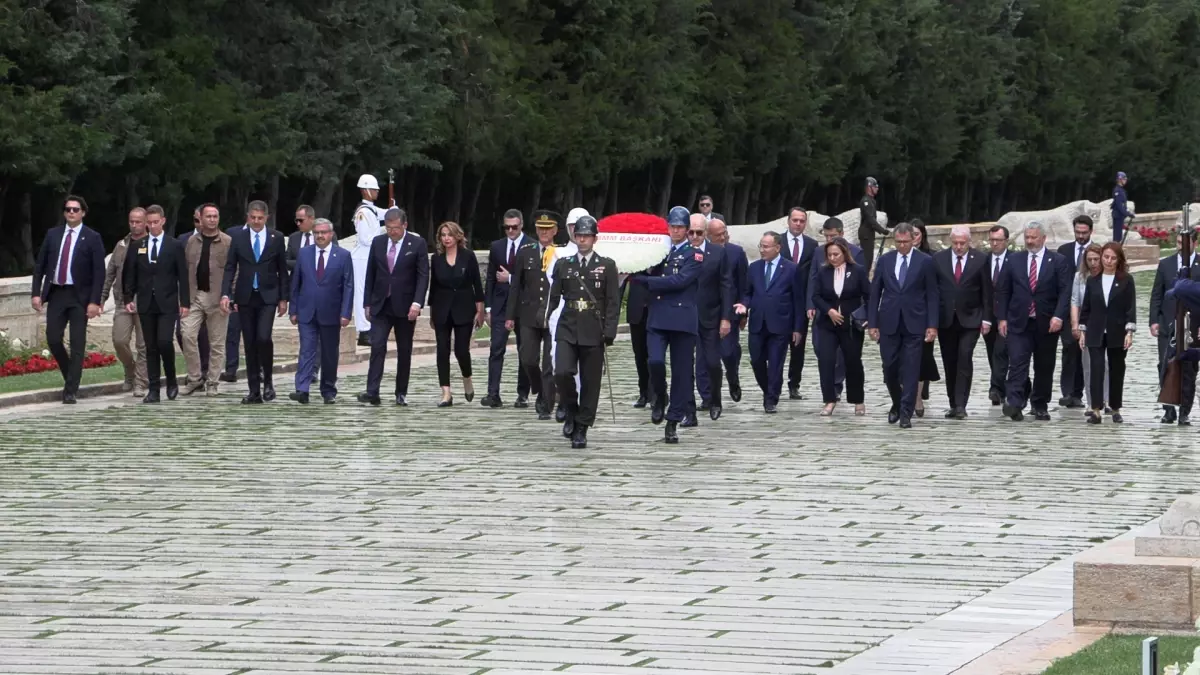 TBMM Başkanı Numan Kurtulmuş Anıtkabir'i Ziyaret Etti