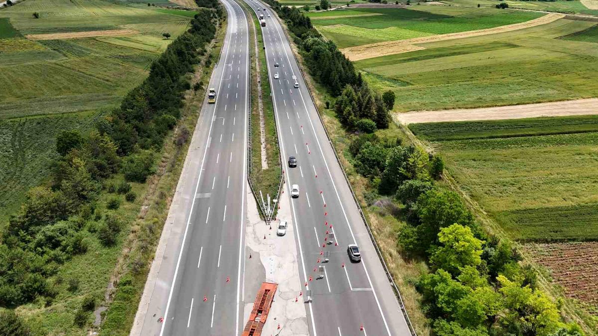 TEM Otoyolu'nda 4 Gün Sürecek Üstyapı Onarım Çalışması