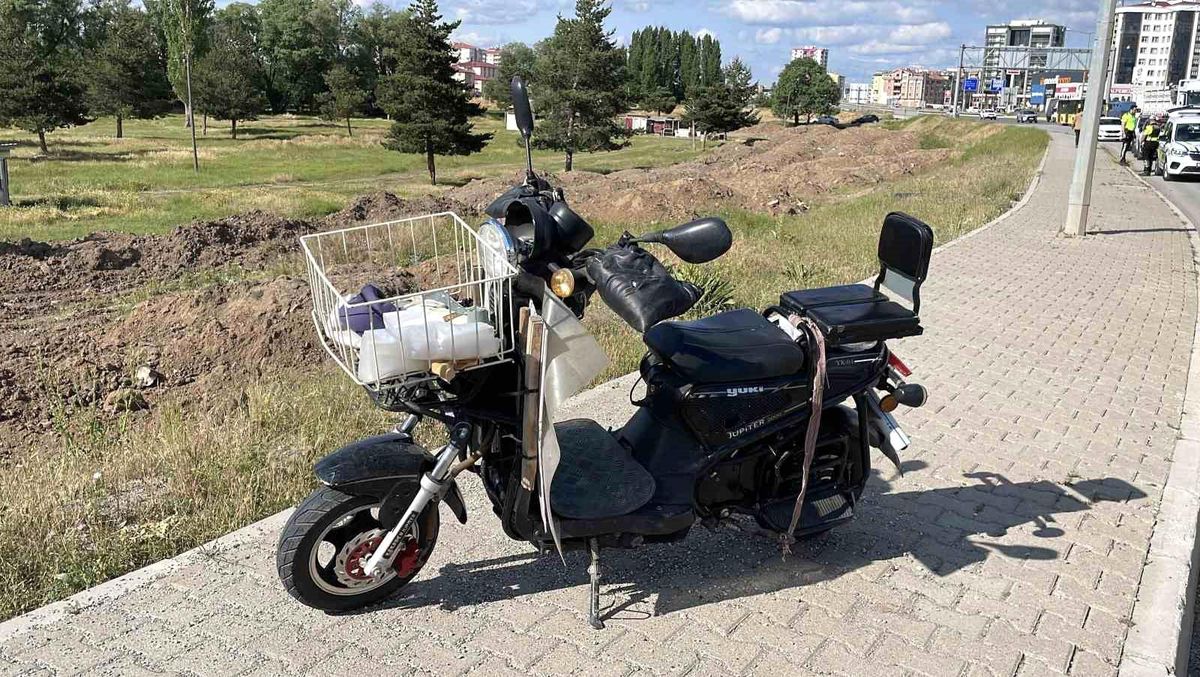 Sivas'ta Tır, Elektrikli Motosiklet Sürücüsüne Çarptı: 1 Yaralı