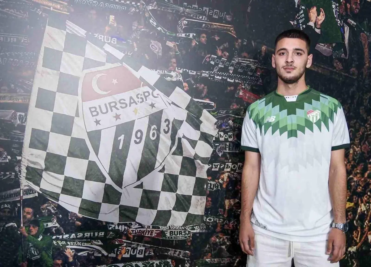 Bursaspor Altyapısından Üç Genç Yıldızla Profesyonel Sözleşme İmzaladı