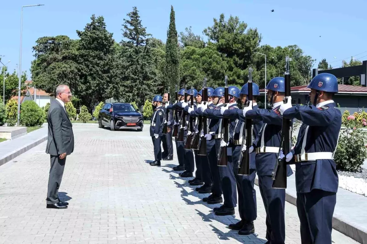 Çanakkale Valisi Jandarma Teşkilatının Kuruluş Yıldönümünü Kutladı
