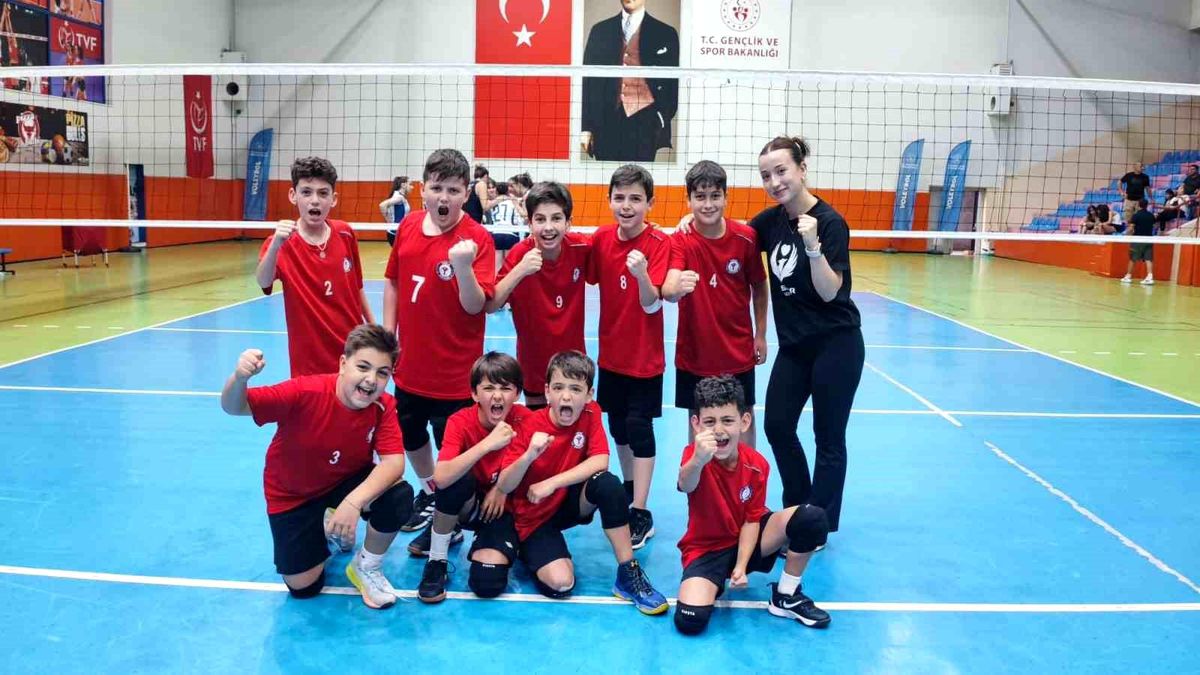 Yedidağ Spor Kulübü Minik Erkek Voleybol Takımı Sezonu 2. Tamamladı