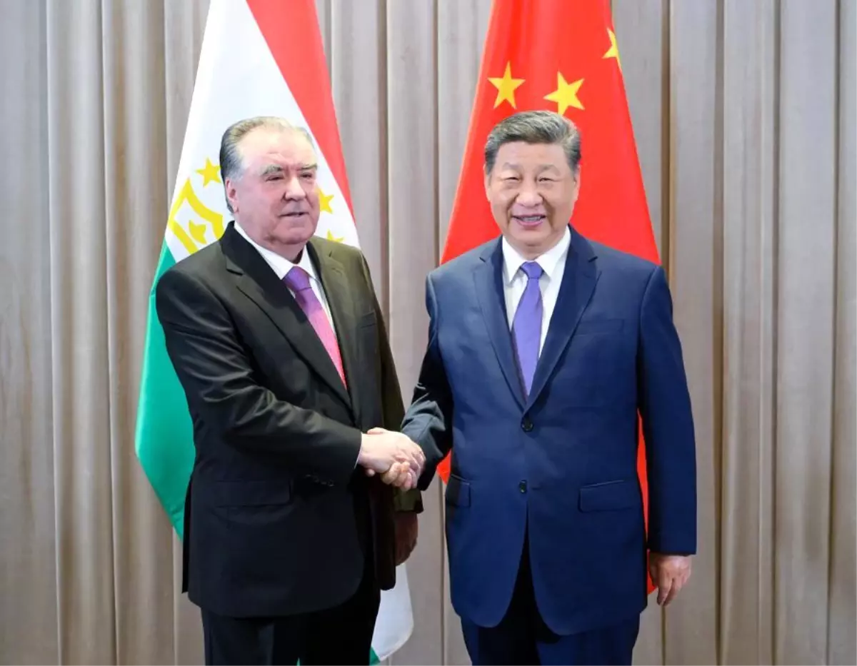 Xi Jinping ve İmamali Rahman Astana'da Görüştü