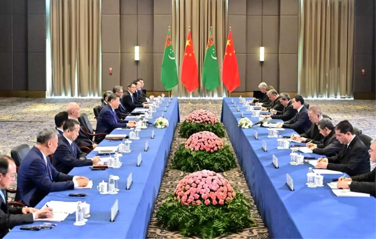 Xi Jinping, Türkmenistan Cumhurbaşkanı ile Görüştü