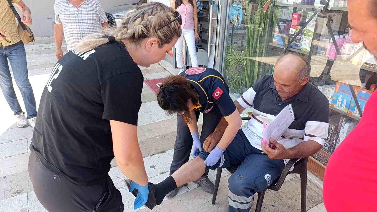 Manavgat'ta Motosiklet Kazası: Sürücü Hastaneye Gitmeyi Reddedince Vatandaş İkna Etti