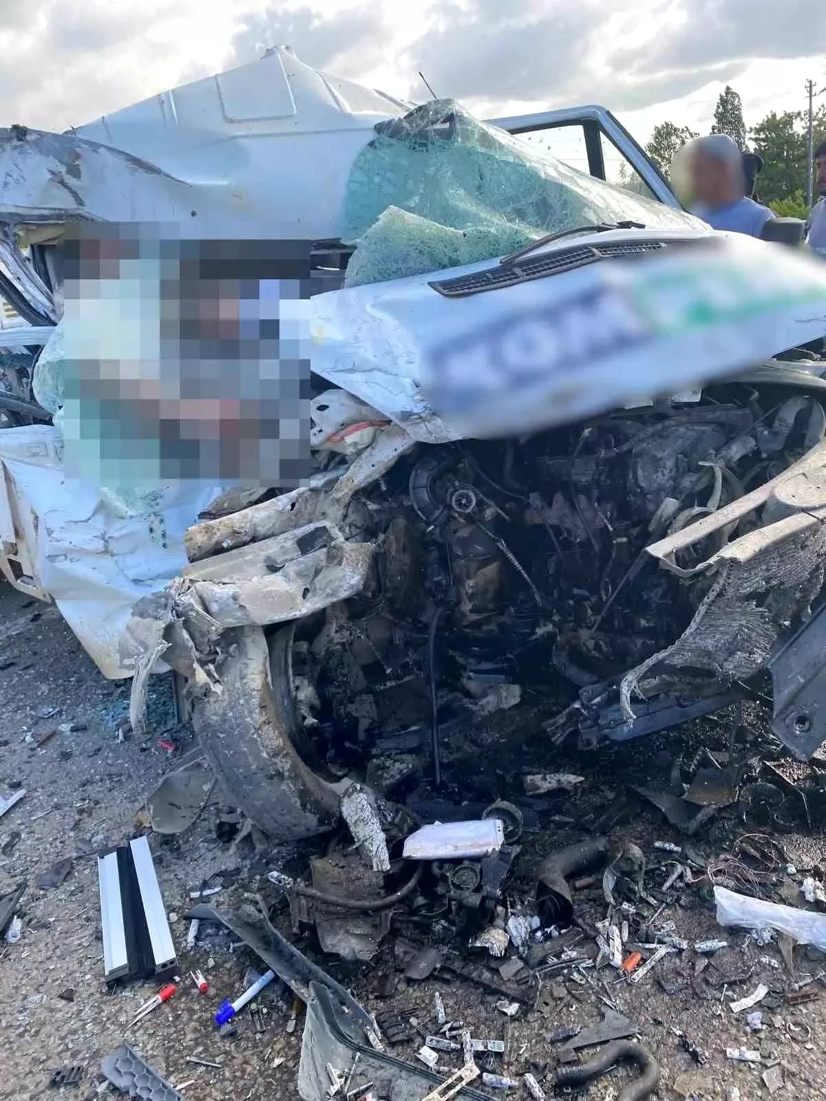Bayburt'ta Tır ve Kamyonet Kafa Kafa Çarpıştı: 1 Ölü, 2 Yaralı