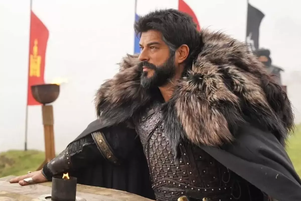 Burak Özçivit sezon finali sonrası imaj tazeledi