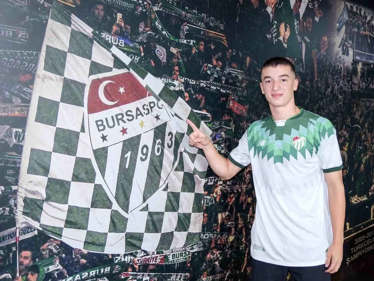 Bursaspor, İki Genç Yıldızı ile Sözleşme Yeniledi