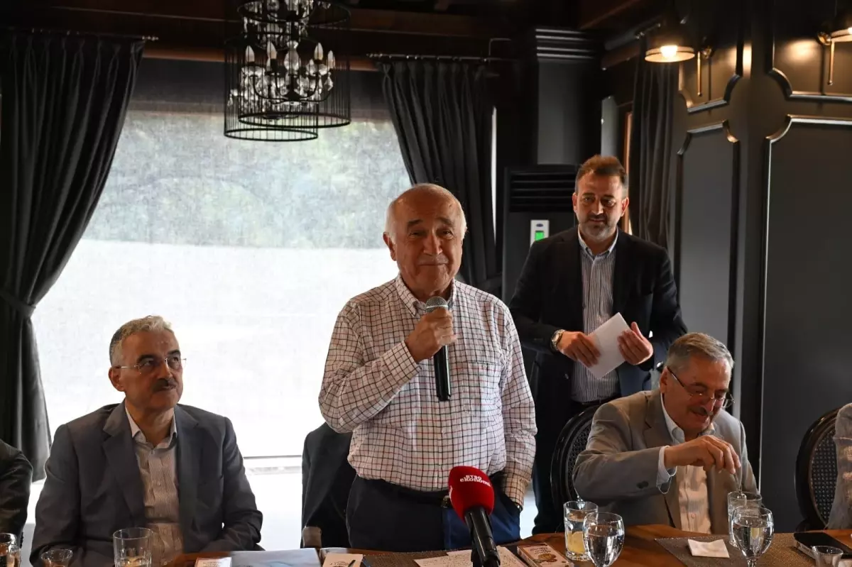 Cemil Çiçek'ten Siyaset ve Ekonomi Üzerine Eleştiriler