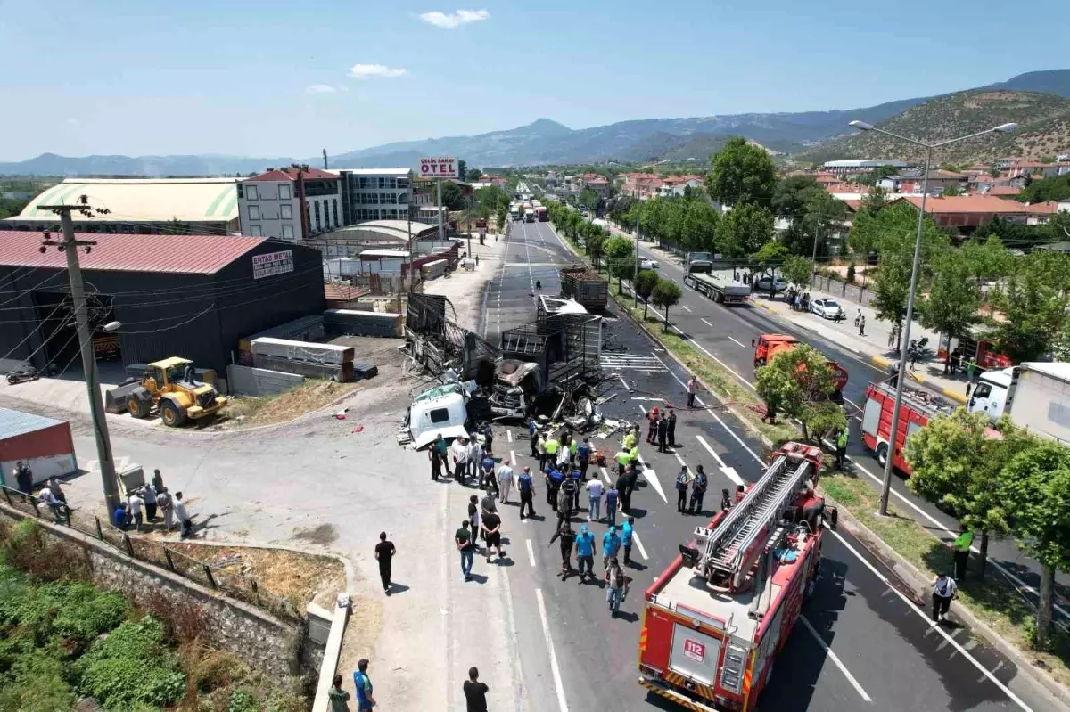 Sakarya'da Tır Kazası: 1 Ölü, 2 Yaralı