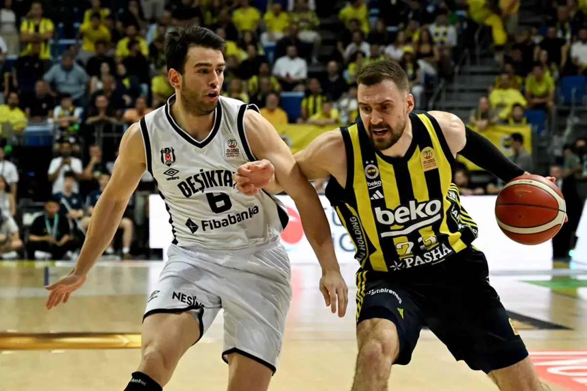 Fenerbahçe Beko, Beşiktaş Fibabanka'yı serinin ilk maçında 18 sayı farkla devirdi