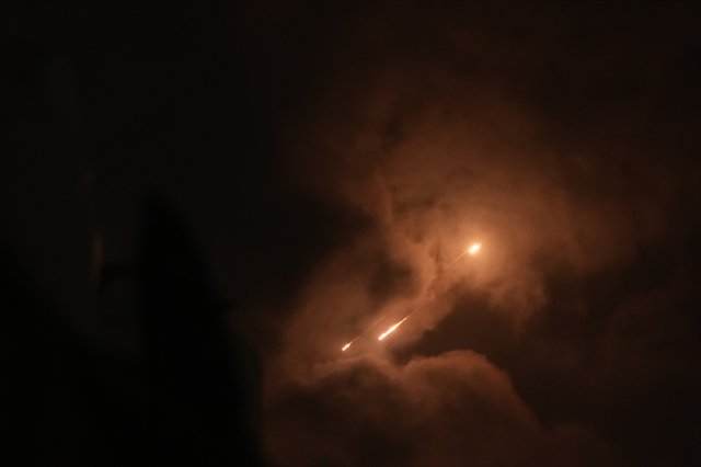 İran'dan İsrail'e yeni saldırı dalgası! Füzeler Tel Aviv'i vuruyor İran'dan İsrail'e yeni saldırı dalgası! Füzeler Tel Aviv'i vuruyor