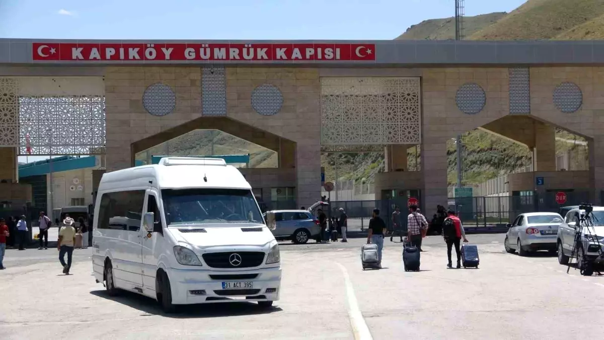 İran-İsrail Çatışmaları Sonrası Van Kapıköy Gümrük Kapısı'nda İnsan Hareketliliği Azaldı