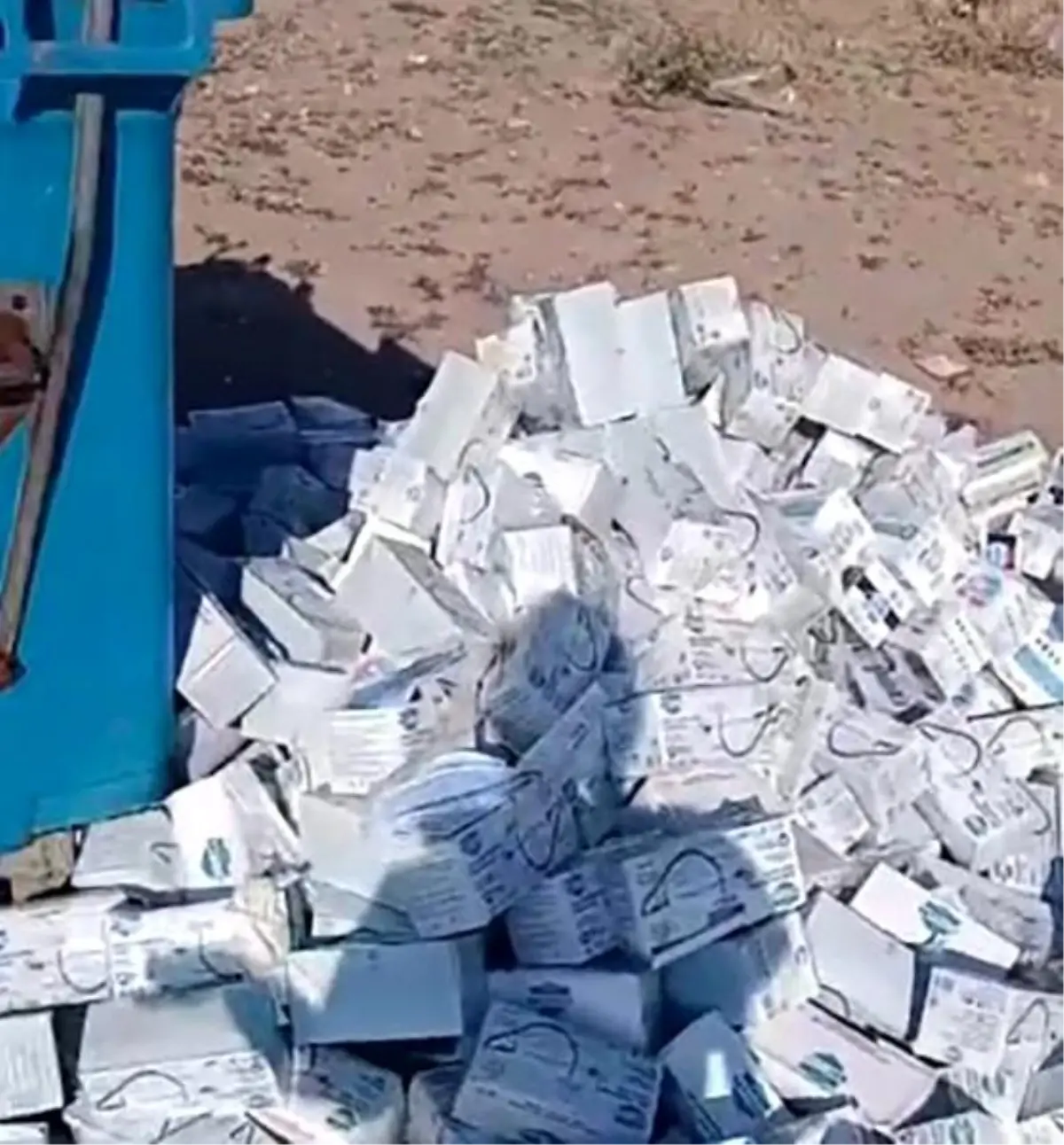 Sağlık Ocağında Skandal: Tıbbi Malzemeler Çöpe Atıldı