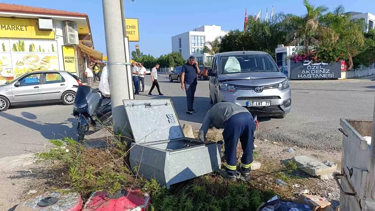 Manavgat'ta Kaza: Elektrik Panosu Zarar Gördü