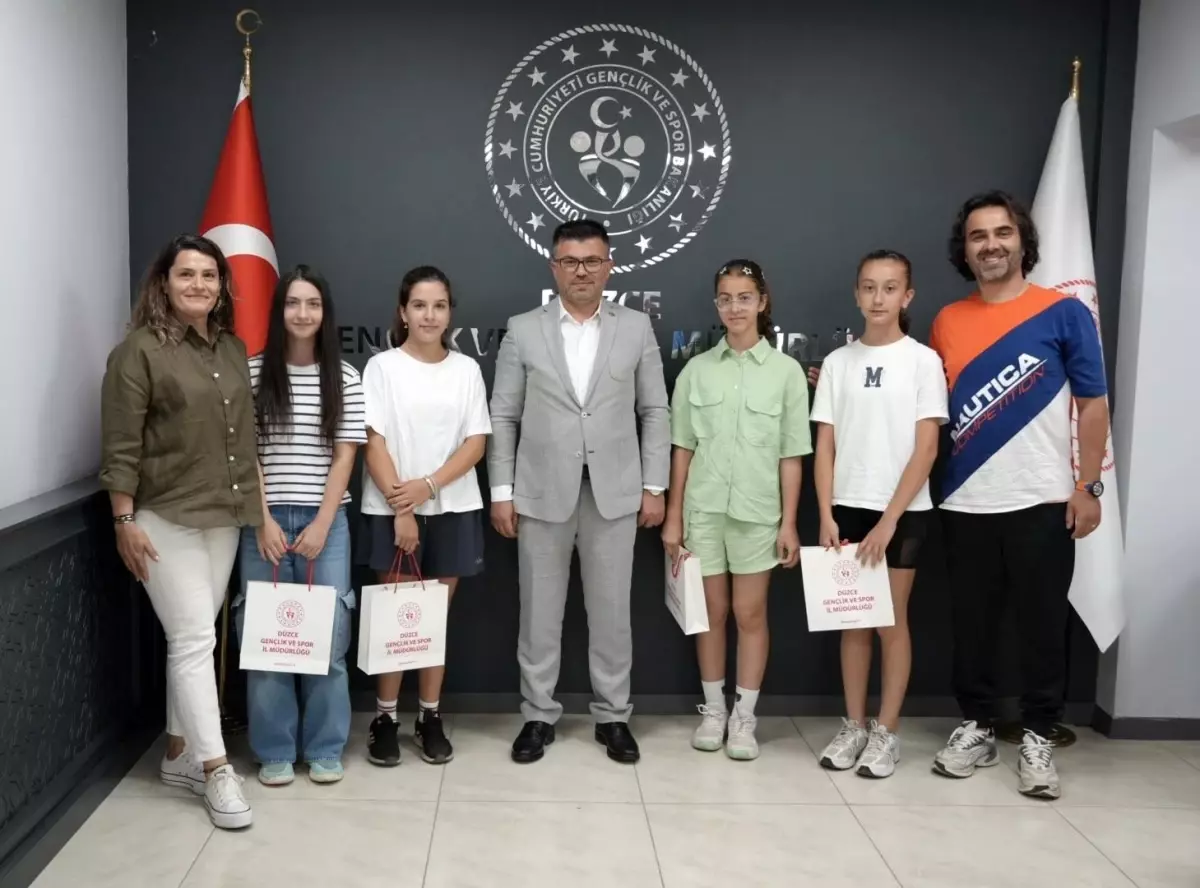 Düzce'nin Tenis Başarısı: Mustafa Açıkalın Ortaokulu Türkiye Dördüncüsü