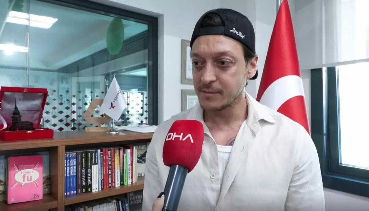 Mesut Özil, Öğrencilere Hayal Peşinden Koşmaları İçin Tavsiyelerde Bulundu