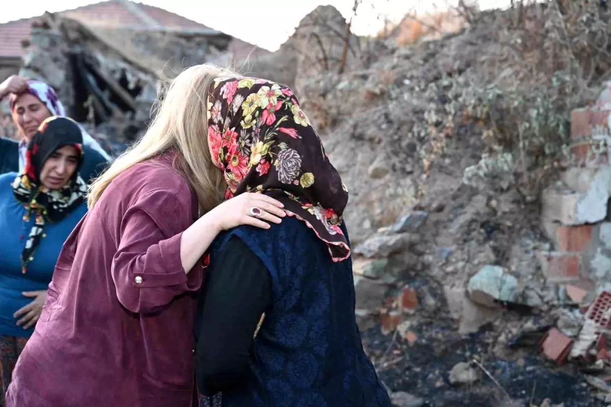 Malatya'da Yangın Sonrası İncelemelerde Bulunan Milletvekili Ölmeztoprak, Destek Sözü Verdi