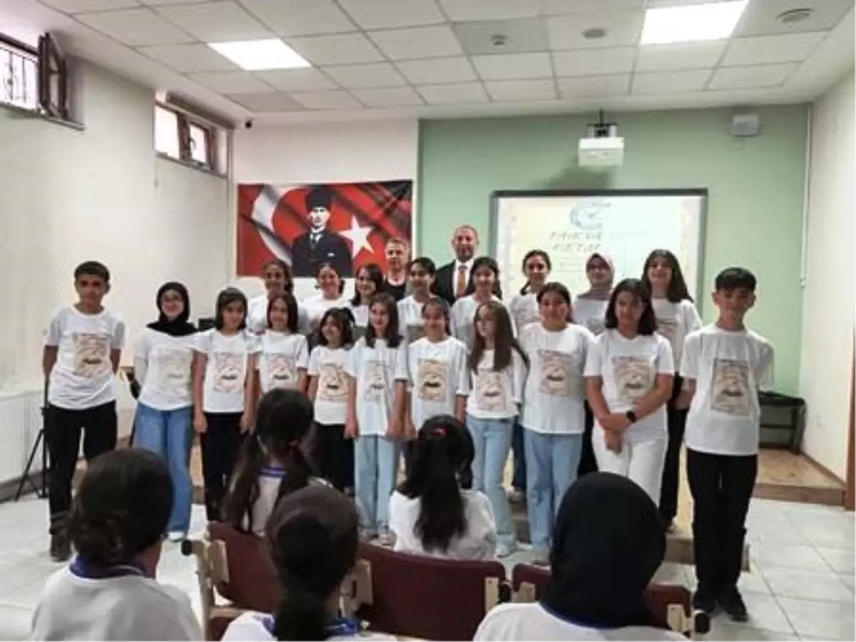 Erzurum'da 'Kalpten Kaleme, Kalemden Sahneye' Şiir Dinletisi Düzenlendi