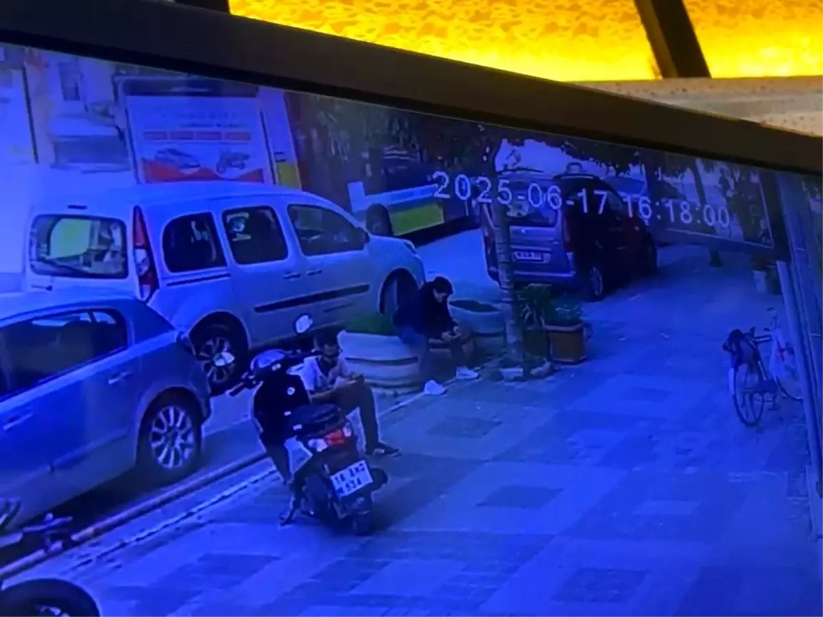 İnegöl'de Motosiklet ile Özel Halk Otobüsü Çarpıştı: Sürücü Yaralandı