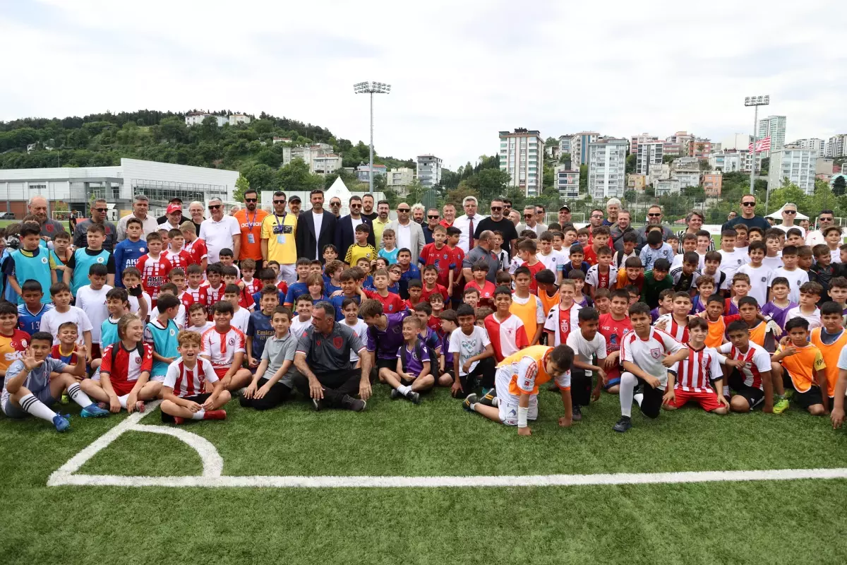 Samsun'da Minikler Okullar Arası Futbol Turnuvası Başladı
