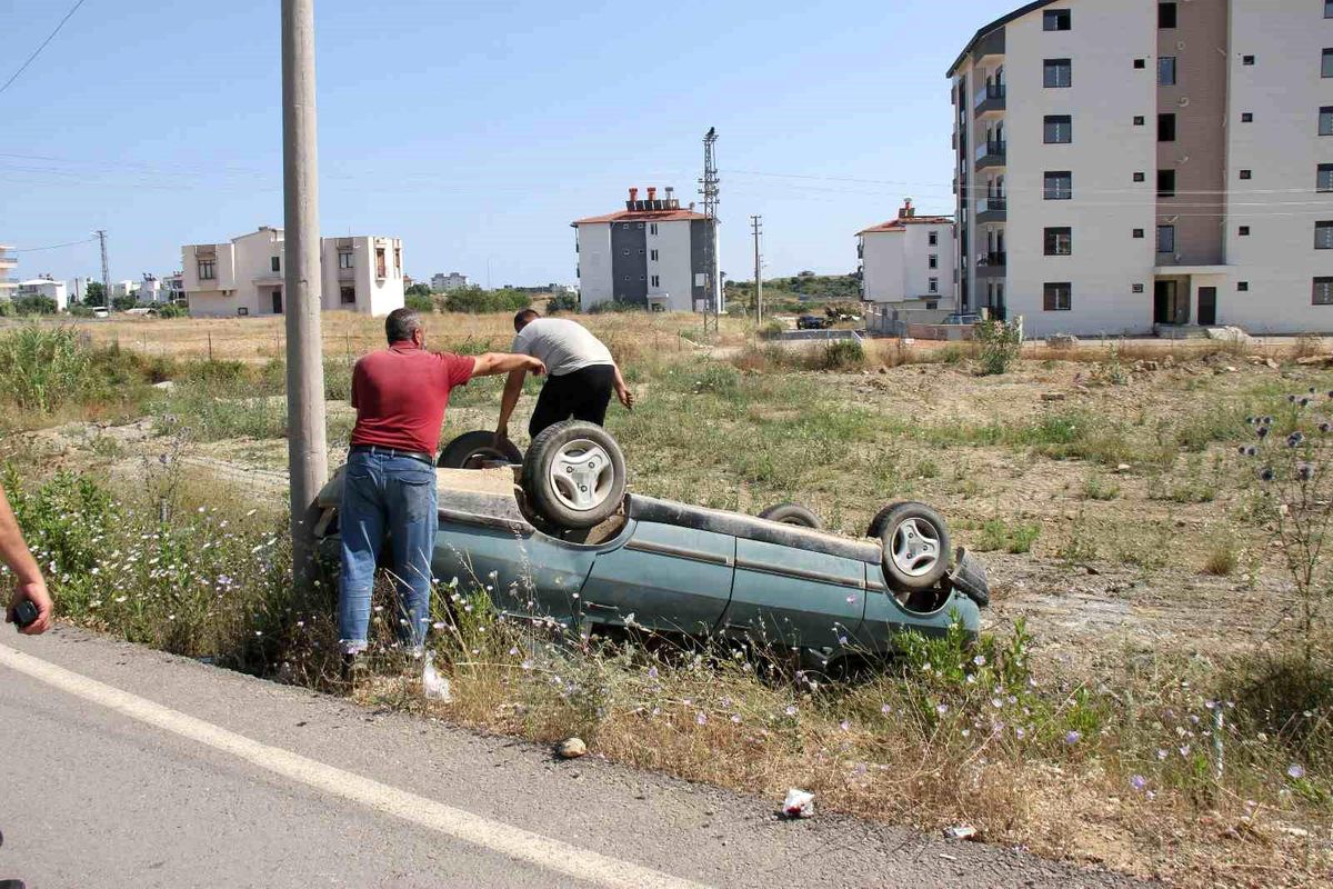 Antalya'da Otomobilin Şarampole Yuvarlanması Sonucu İki Kişi Yaralandı