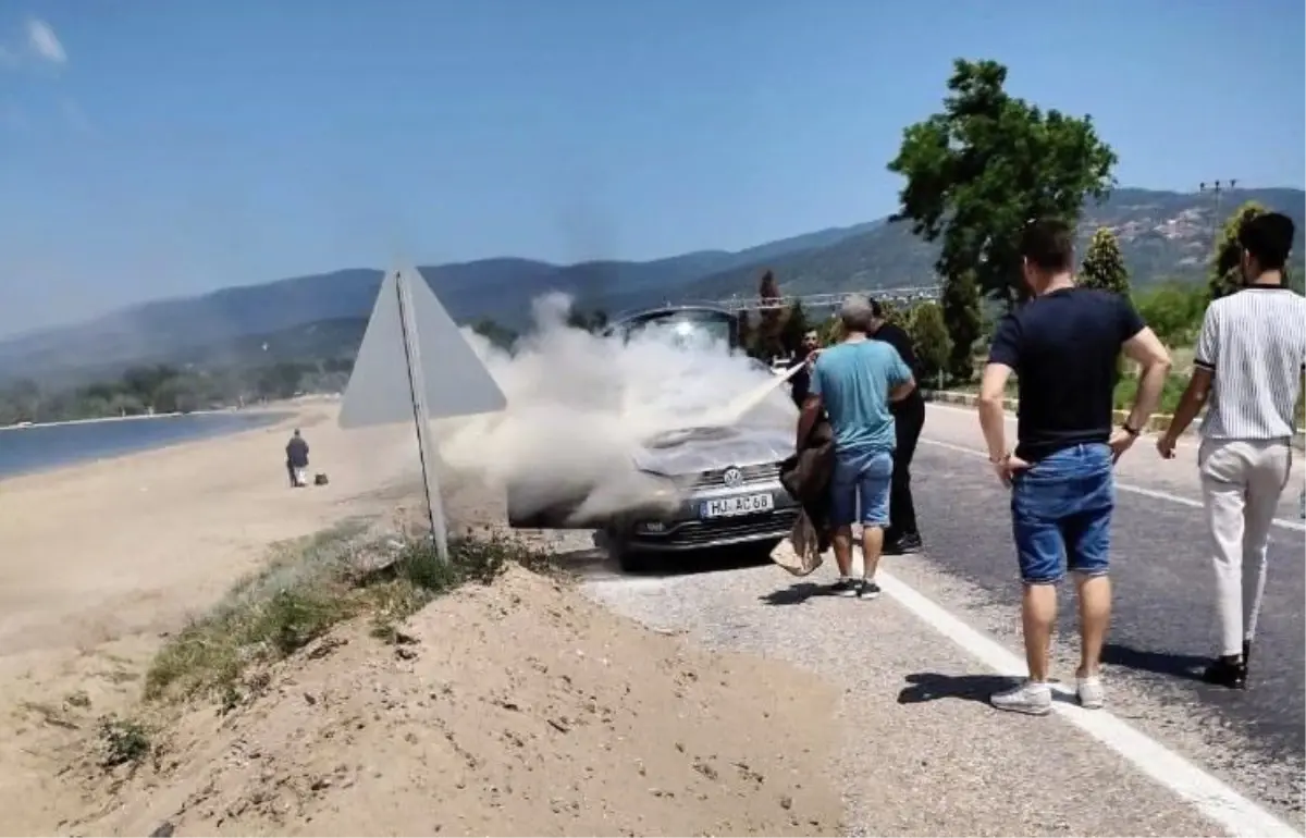Erdek'te Yabancı Plakalı Araçta Yangın Çıktı