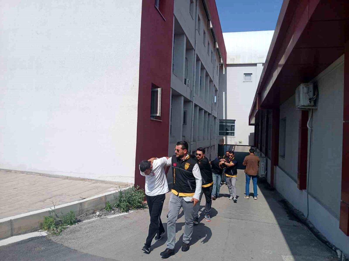 Adana'da Sokak Kavgası Sonrası Kardeşinin Ölümüne Sebep Oldu