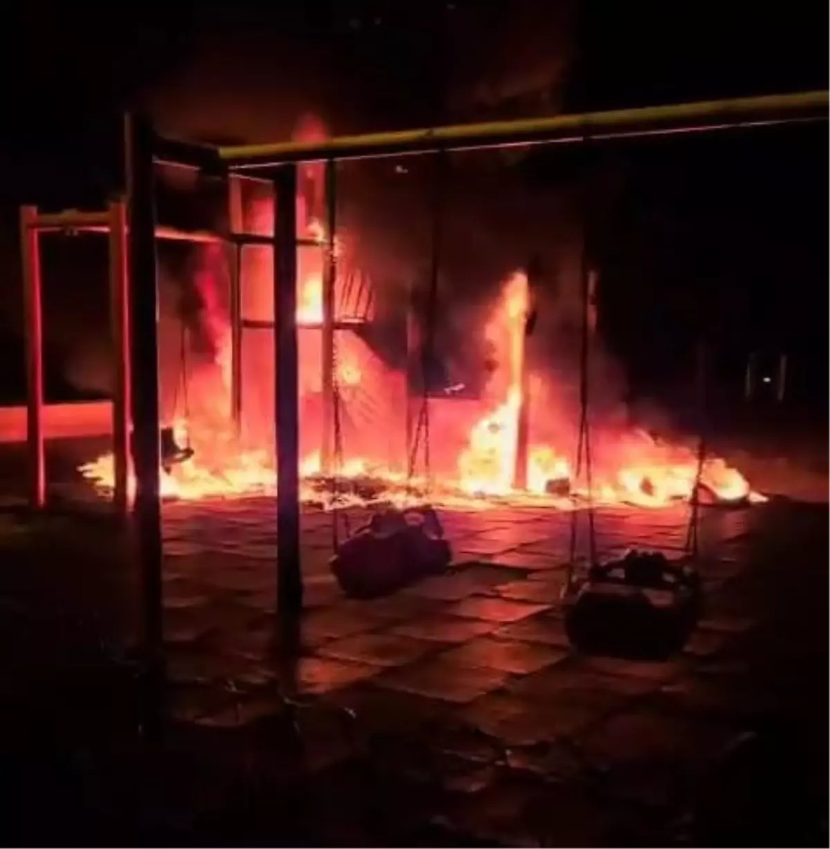Amasya'da Çocuk Parkı Yakıldı