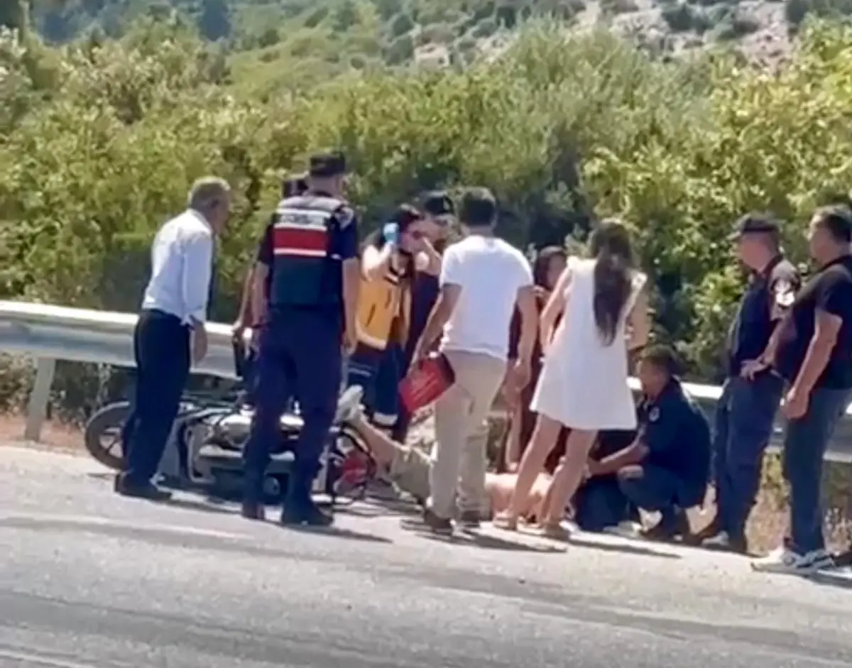 Antalya'da Motosiklet Kazası: Sürücü Yaralandı