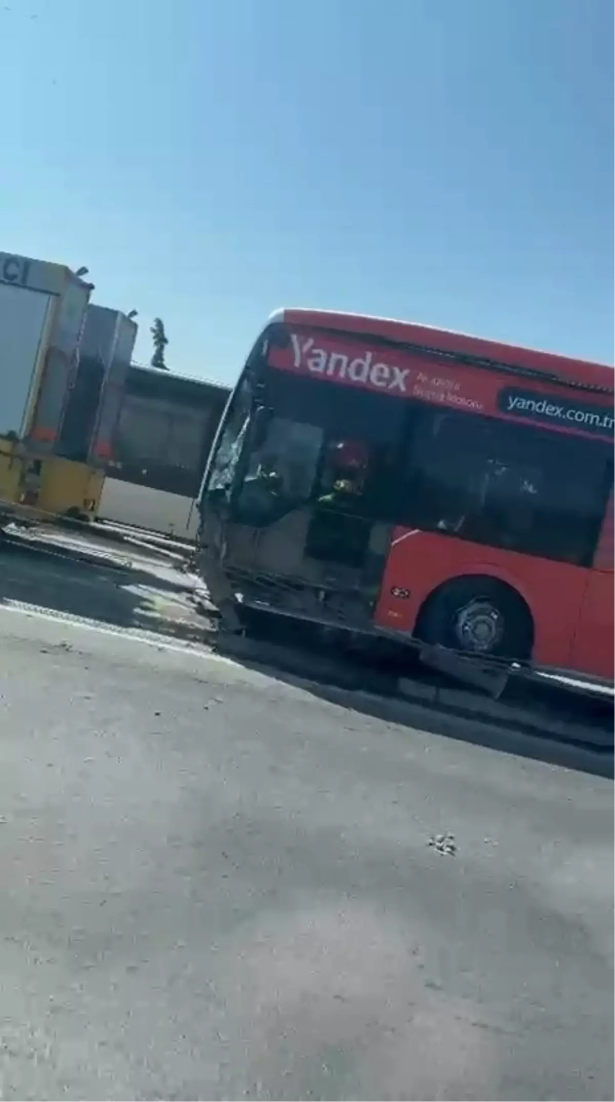 Haliç Köprüsü'nde Metrobüs Kazası: Yaralılar ve Sefer Aksamaları