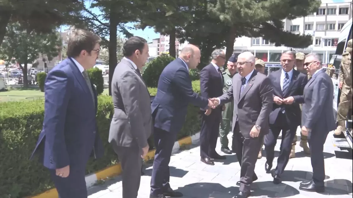 Bakan Güler, Van Valiliği'ni Ziyaret Etti