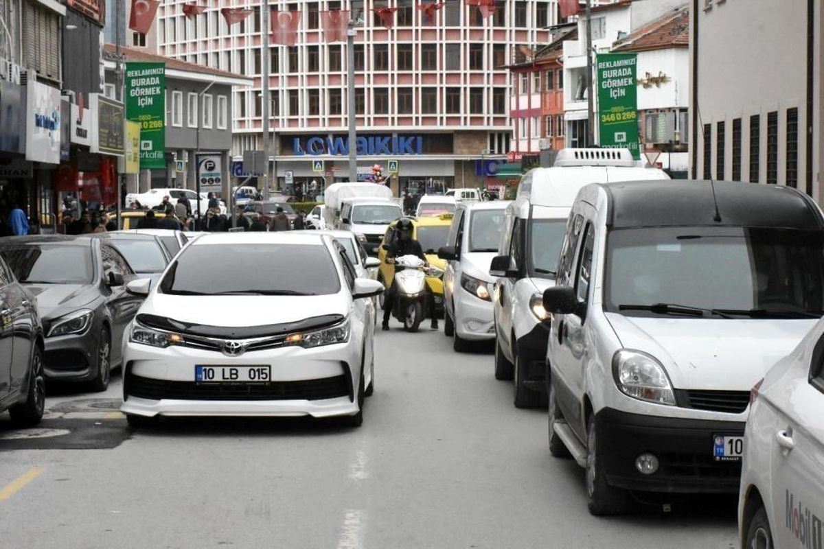 Balıkesir'de Trafiğe Kayıtlı Araç Sayısı 660 Bin 295'e Ulaştı