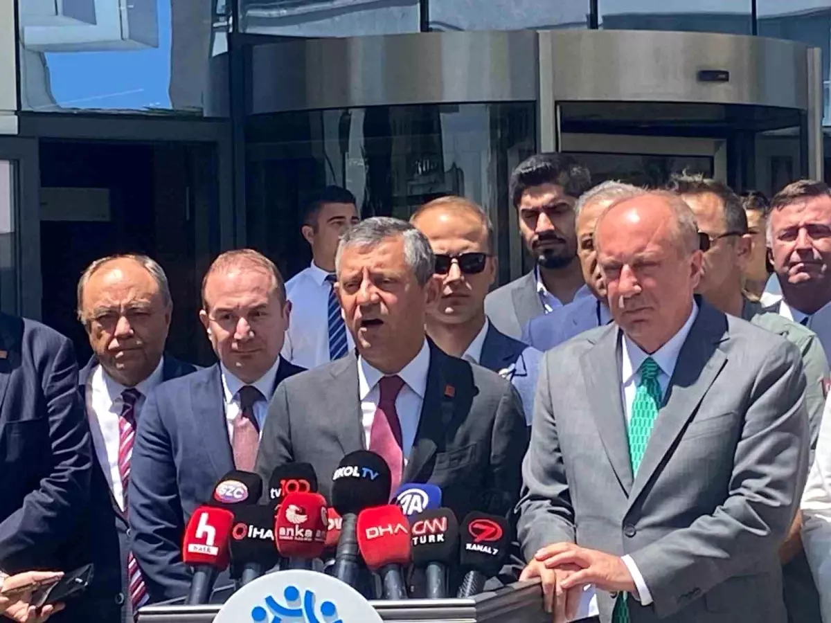 CHP Lideri Özgür Özel, Memleket Partisi'ni Ziyaret Etti