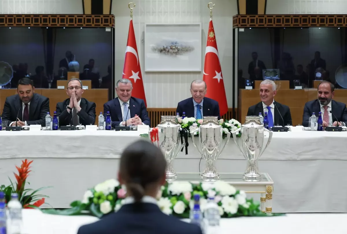 Cumhurbaşkanı Erdoğan, Süper Lig'e Yükselen Kulüpleri Kabul Etti