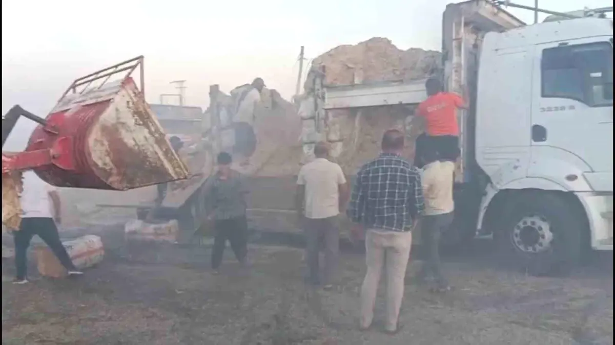 Diyarbakır'da Kamyondaki Saman Balyaları Yangın Çıkardı