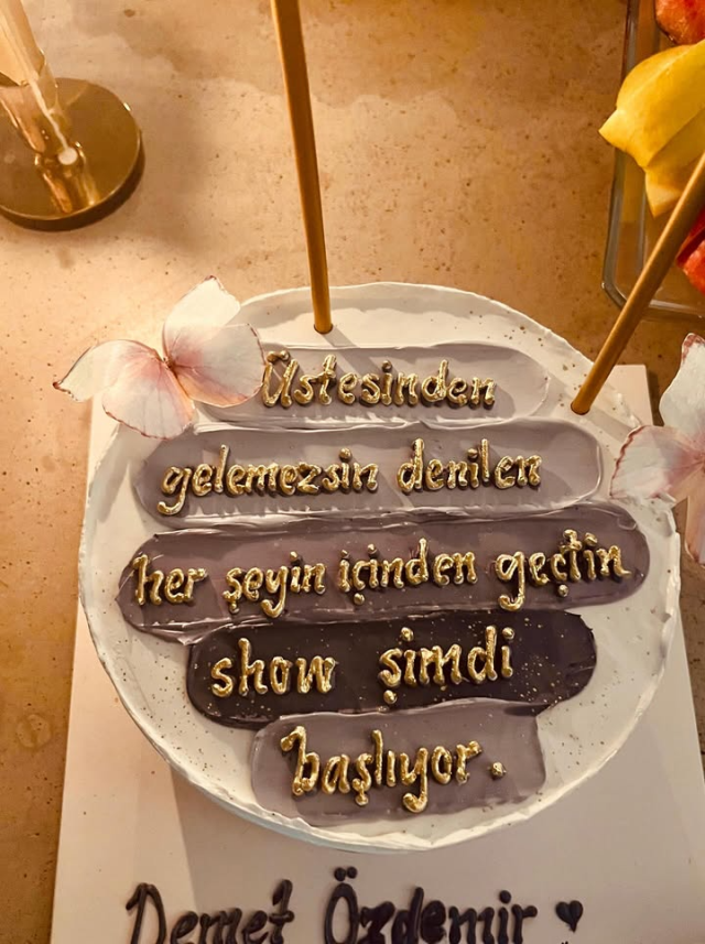 Eşref Rüya is making its season finale! The note on the cake cut for Demet Özdemir caught attention